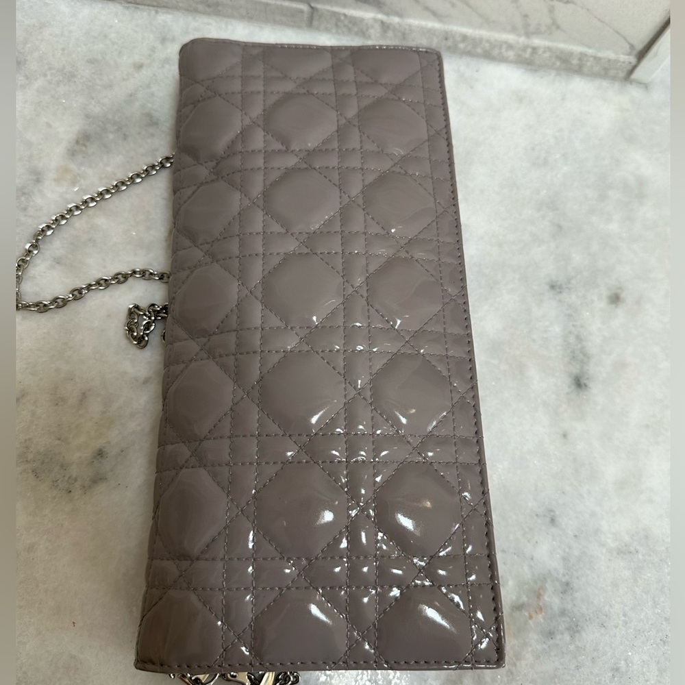 ❤️SOLD❤️Dior Clutch WOC on silver chain Gray/Lilac Neutral color patent - Picture 5 of 16